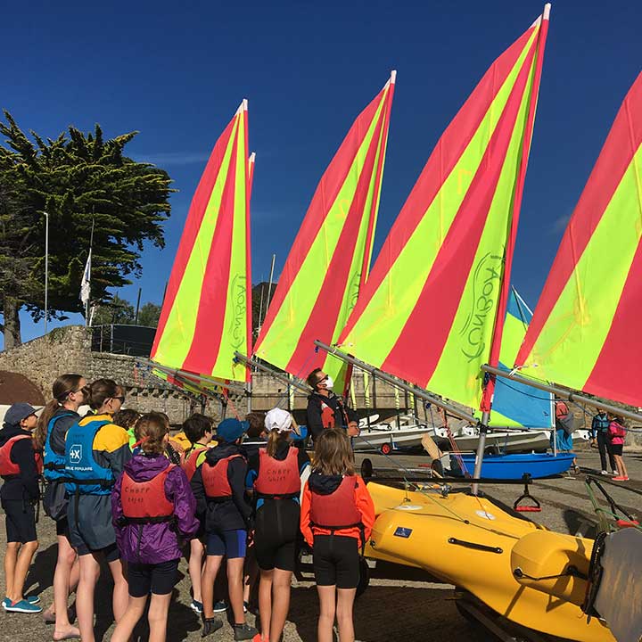Stages encadrés d'initiation à la navigation en funboat pour les enfants de 10 à 12 ans organisés par le CNBPP
