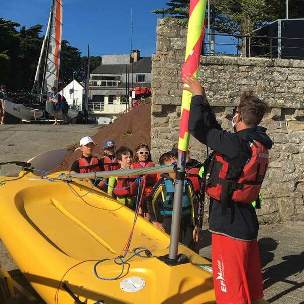 Stages encadrés d'initiation à la navigation en funboat pour les enfants de 7 à 9 ans organisés par le CNBPP