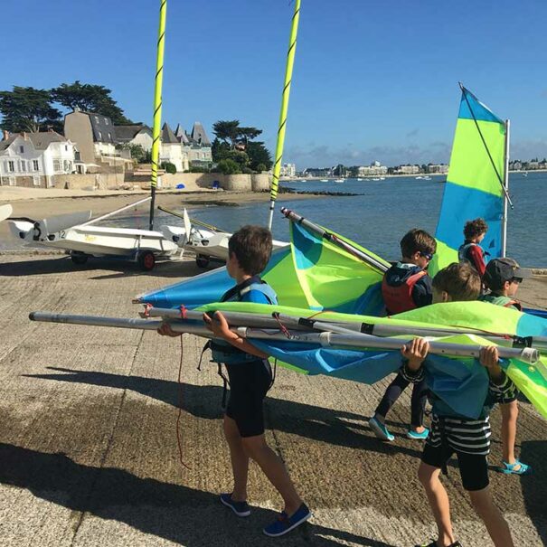 Stages encadrés d'initiation à la navigation en optimist pour les enfants de 7 à 9 ans organisés par le CNBPP